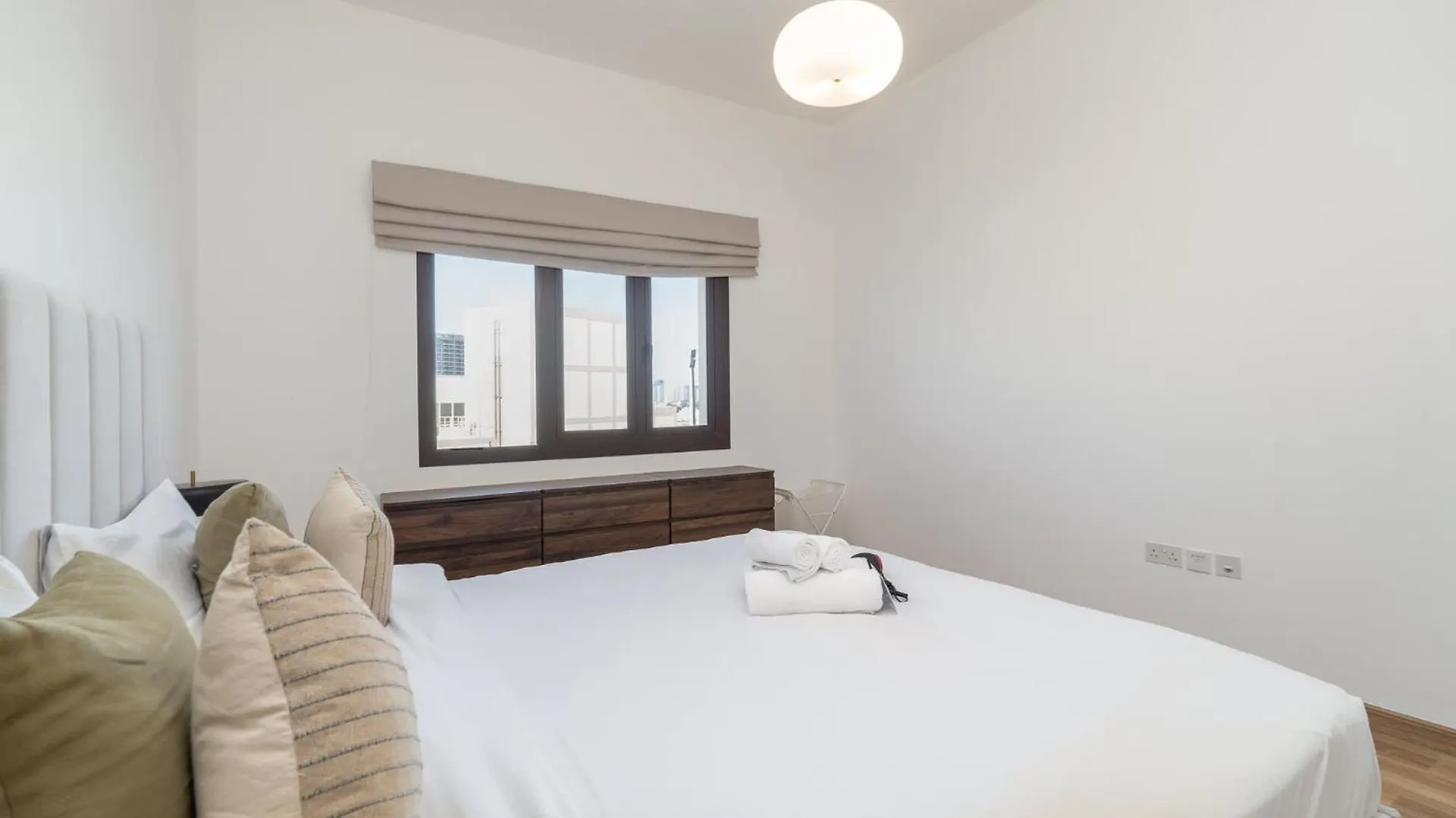 Stylish 2-Bedroom Apartment With Balcony Views In ドバイ