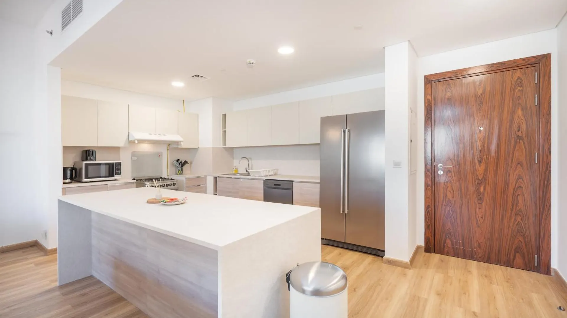 Stylish 2-Bedroom Apartment With Balcony Views In ドバイ アラブ首長国連邦