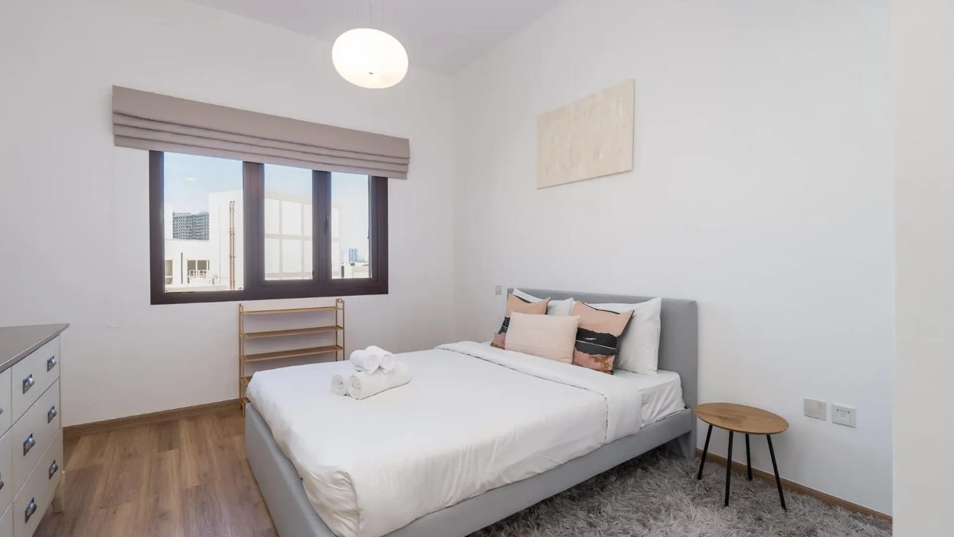 Stylish 2-Bedroom Apartment With Balcony Views In ドバイ